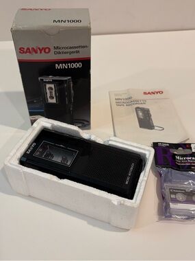 Sanyo MN 1000 Microcassette Handheld Recorder - Tested & Working Vintage